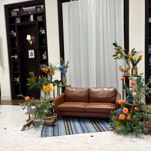 新郎新婦のソファ席|780925さんのコットンハーバークラブ(横浜)/テイクアンドギヴ・ニーズウェディングの写真(2589028)