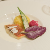 沖縄三大高級魚アカマチのポワレ ブールブランソース