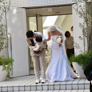 最後晴れていたのでチャペルの外でブーケトス