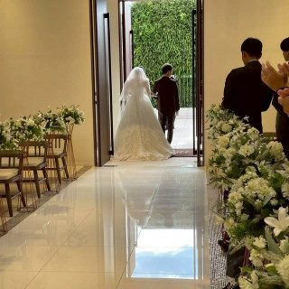 床に綺麗に反射してまるで鏡のように写りました!