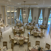 階段上から見た会場