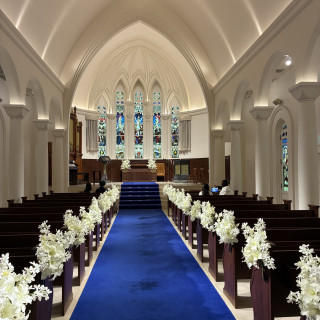 青のバージンロードにステンドグラス