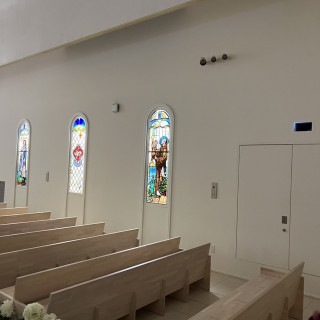 挙式会場サイド、ライト暗め