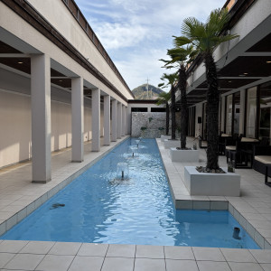 入口入ってすぐにプールがあります|781090さんのThe Palm Garden（ザ・パームガーデン）   〈エルフラットグループ〉の写真(2588320)