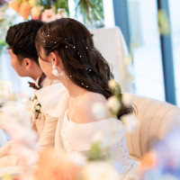 披露宴高砂越しの花嫁ショット