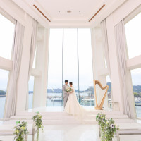 日中はもちろん、夜もライトアップされた港が見えるので綺麗