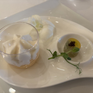 素材本来の甘みを感じる前菜で繊細でした。