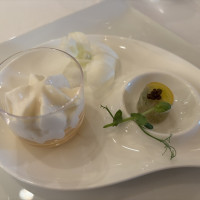 素材本来の甘みを感じる前菜で繊細でした。