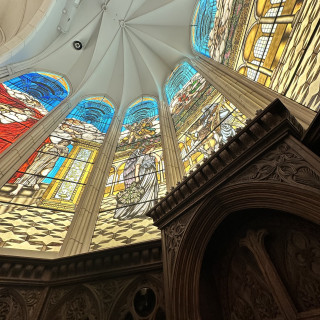 人が映らないようにした角度ですが、天井が高いです