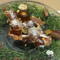 お皿も可愛く味も最高で大満足のデザートでした。