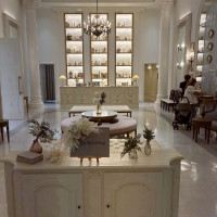 ロビーも白で統一されてます