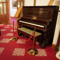 休憩所のピアノ