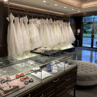 併設のドレスショップ