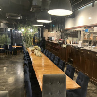 テーブル展開時の会場。立食などテーブル無しのプランも有ります