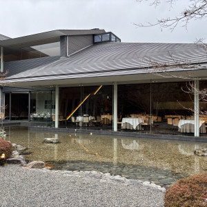 外から見た披露宴会場|781412さんの京都 北山モノリス（KYOTO KITAYAMA MONOLITH）の写真(2591146)