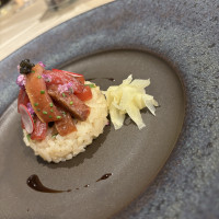 大トロと赤身の漬けとお米のサラダ