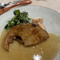 フカヒレのステーキ。付け合せには里芋