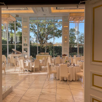 入場扉前からの会場