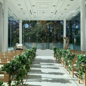 自然光が入って明るい挙式|781445さんのキャッスルガーデン OSAKAの写真(2590003)