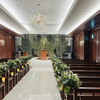 緑が印象的なチャペル