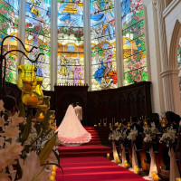 バージンロードが赤絨毯でした。