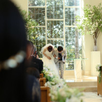 光が多く入る緑の素敵なチャペルでした！