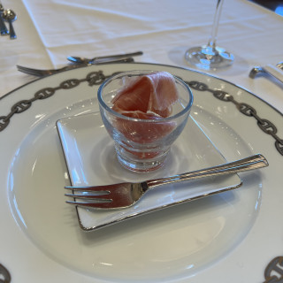 目の前で生ハムを切って入れてくれるところが見ててたのしかった