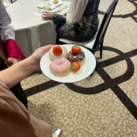 ドーナツのファーストバイト後はゲストに対面で配りました。