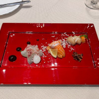 前菜のお刺身です。肉厚で好評でした。