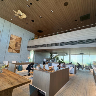 天井が高く広い。