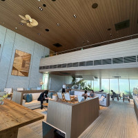 天井が高く広い。