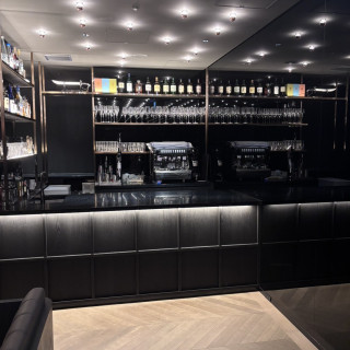 ロビーは黒基調です