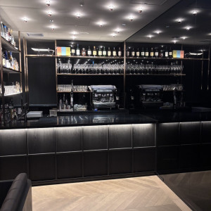 ロビーは黒基調です|781648さんのuneの写真(2591306)