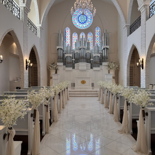 白を基調としたチャペルです。