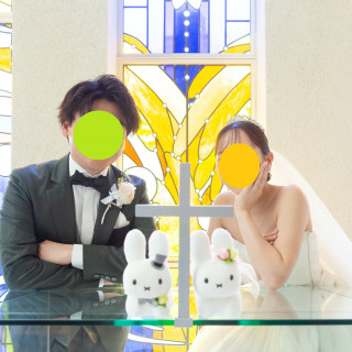 （前撮り）リングピローを置くところはガラスの机です。