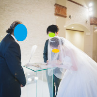 結婚証明書の署名です。立会人の方は外国人のおじいさんでした。
