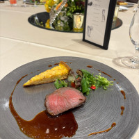 国産黒毛和牛ロース肉のポワレ
キッシュとバラの香りのサラダ