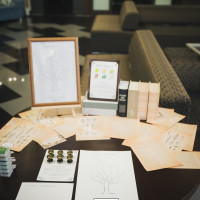 会場に入る前にゲストにウェディングツリーをしてもらいました。