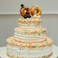 ウェディングケーキで選んだドーナツ夫婦