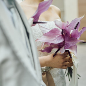 紫のアンスリウムのブーケ|781701さんのスイート ヴィラ シーンズの写真(2622348)