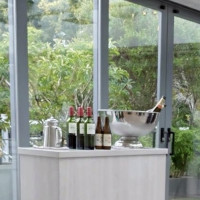 会場窓・ドリンクコーナー