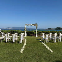 シンプルかつ華やかな雰囲気に