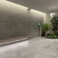 広い挙式会場の前