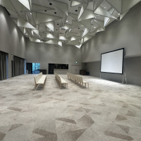 窓もテラスもある