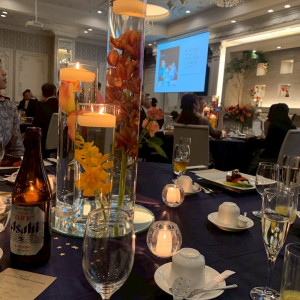 それぞれの卓に花を置いた写真|781757さんのベルセゾンの写真(2592130)