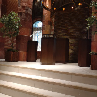 300個以上の手積みレンガ作りでできている会場です。