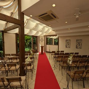 窓と天井から光が差し込む。夜でも照明がるので暗くない。|781761さんの北野異人館 旧クルペ邸の写真(2592031)