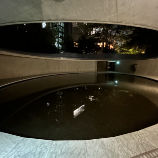 チャペルの前の池