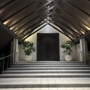 チャペル外のこちらでフラワーシャワーを行うとのことでした|781779さんの八芳園の写真(2598308)