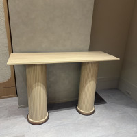 ウェルカムスペースの机